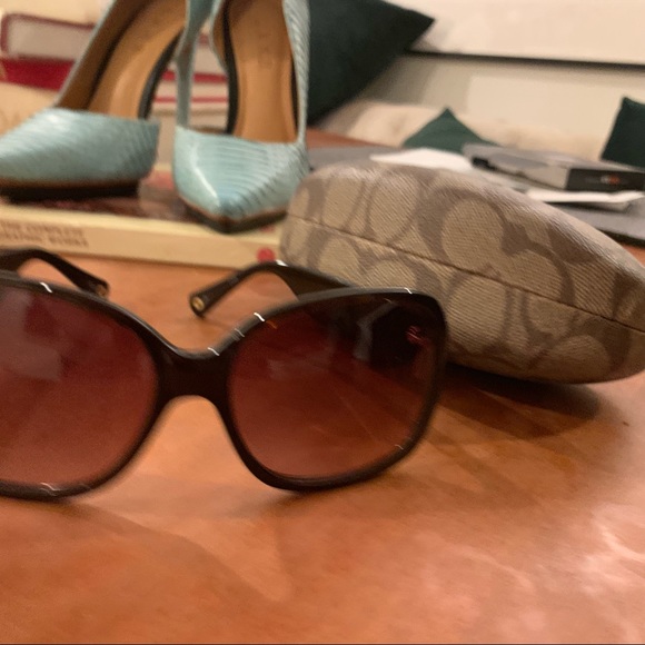 Coach sunglasses with case - Picture 2 of 4